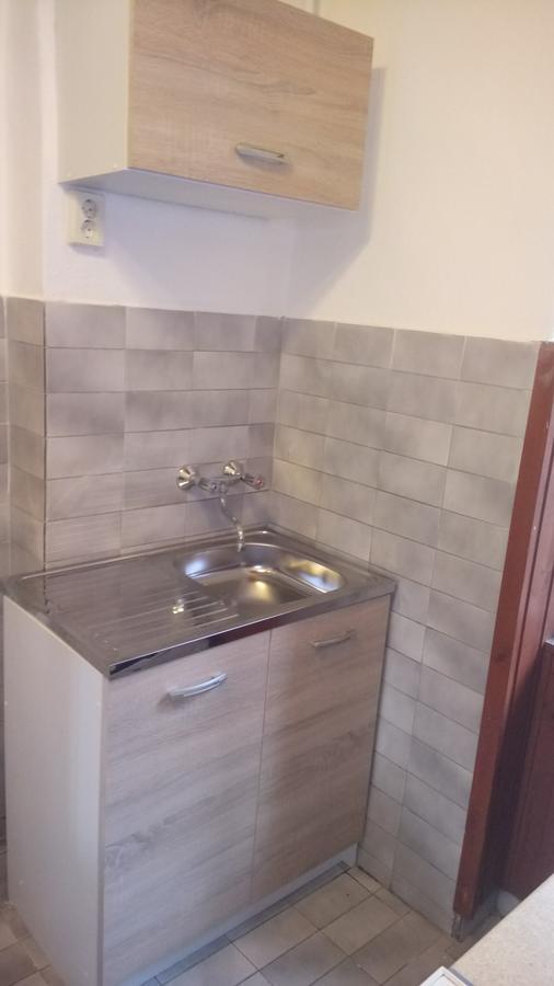 Jázmin Apartman Apartamento Pécs Exterior foto