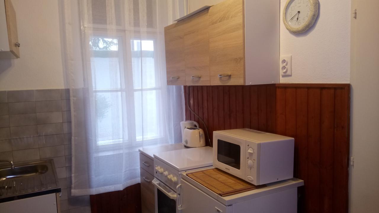 Jázmin Apartman Apartamento Pécs Exterior foto