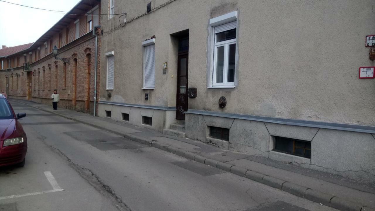 Jázmin Apartman Apartamento Pécs Exterior foto