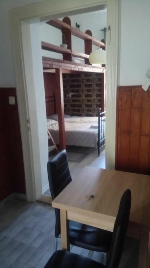 Jázmin Apartman Apartamento Pécs Exterior foto