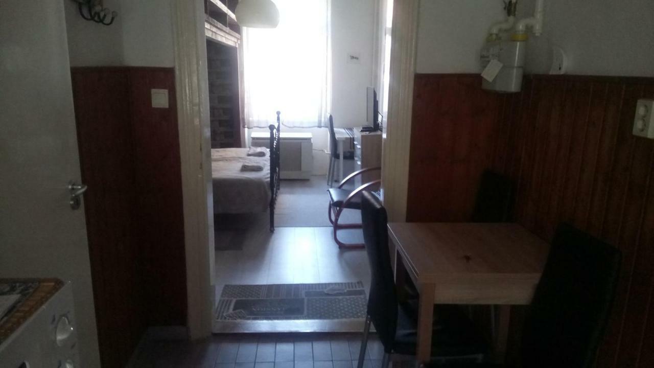 Jázmin Apartman Apartamento Pécs Exterior foto