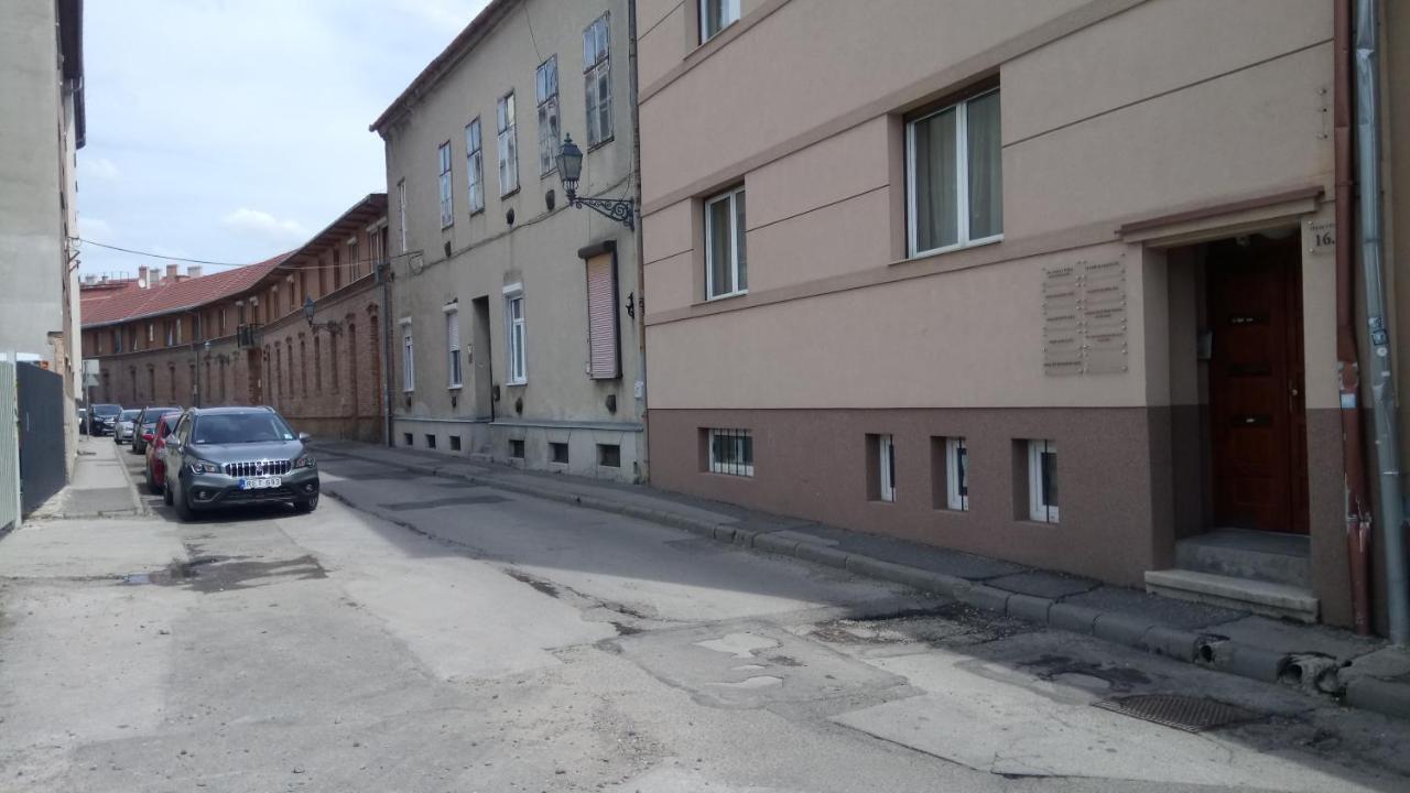 Jázmin Apartman Apartamento Pécs Exterior foto